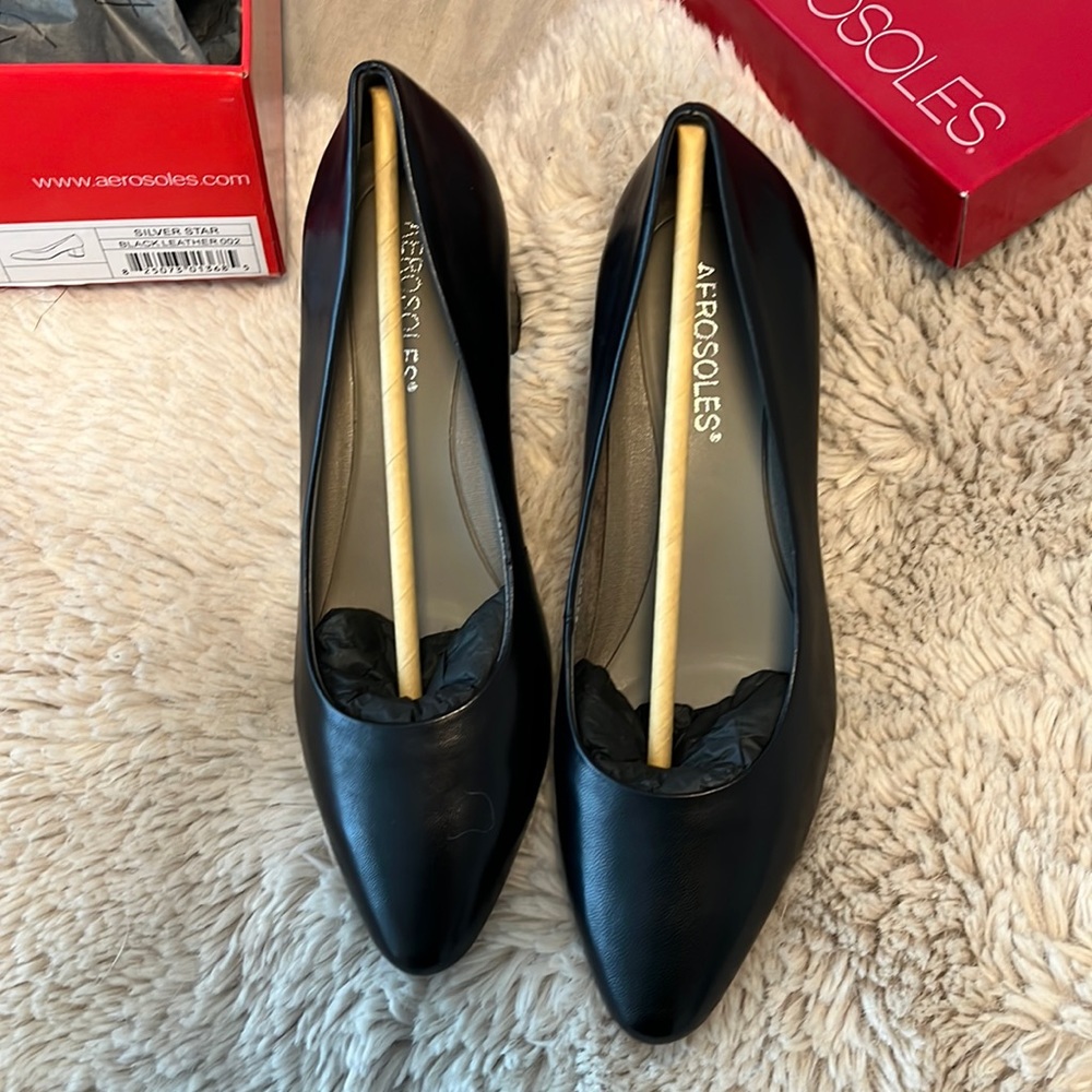 NIB Aerosoles Silver Star 7.5 mid heel